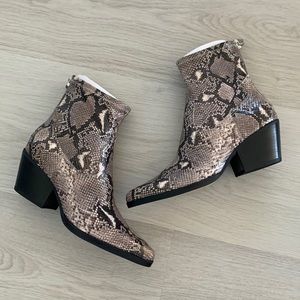 NWB Dolce Vita Shanta Snake print booties